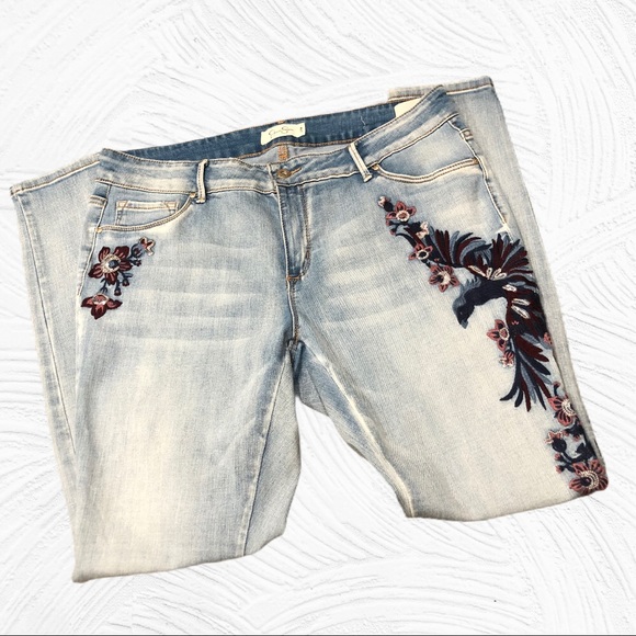 Jessica Simpson Denim - Light wash skinny jeans with embroidered designs